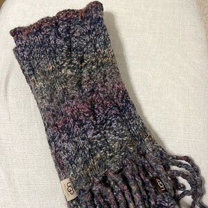 Wool UGG scarf